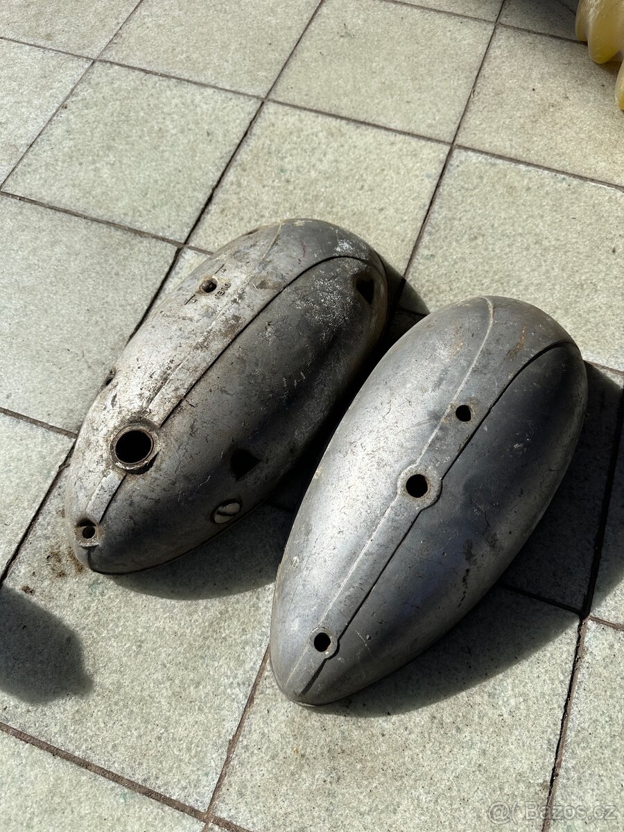 Jawa 250 Pérák víka motoru