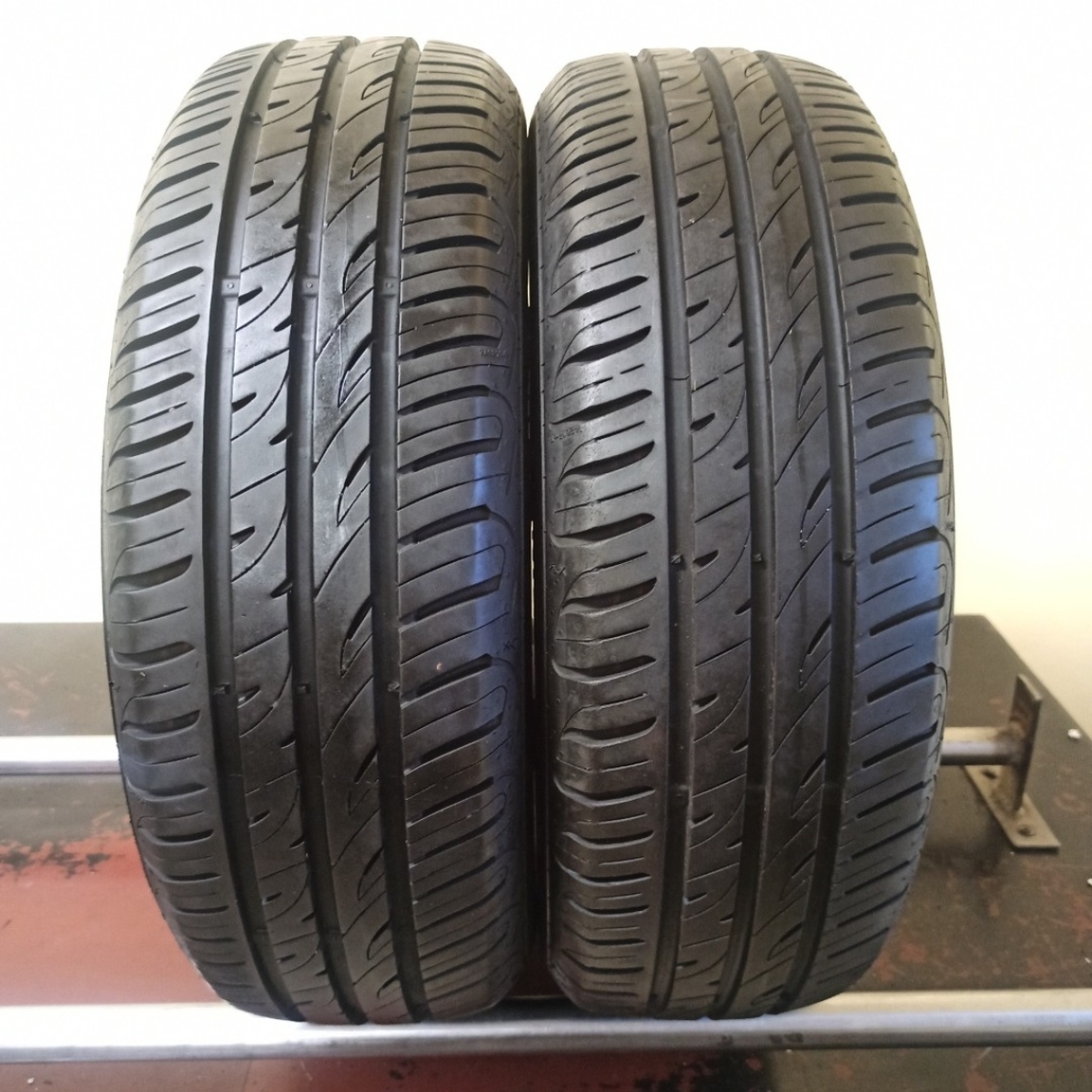 Esa Tecar 185/65 R14 86H 1x6,5-7,5mm; 1x5,5mm