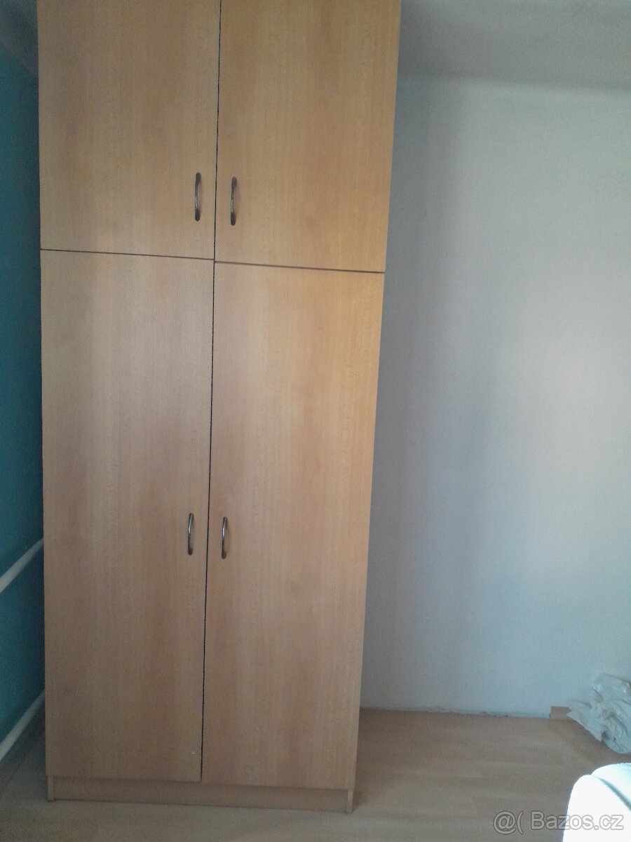 šatní skříň