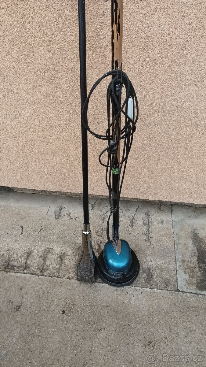 Nezkoušeno (ale před x lety funkční), leštička je na 120V,