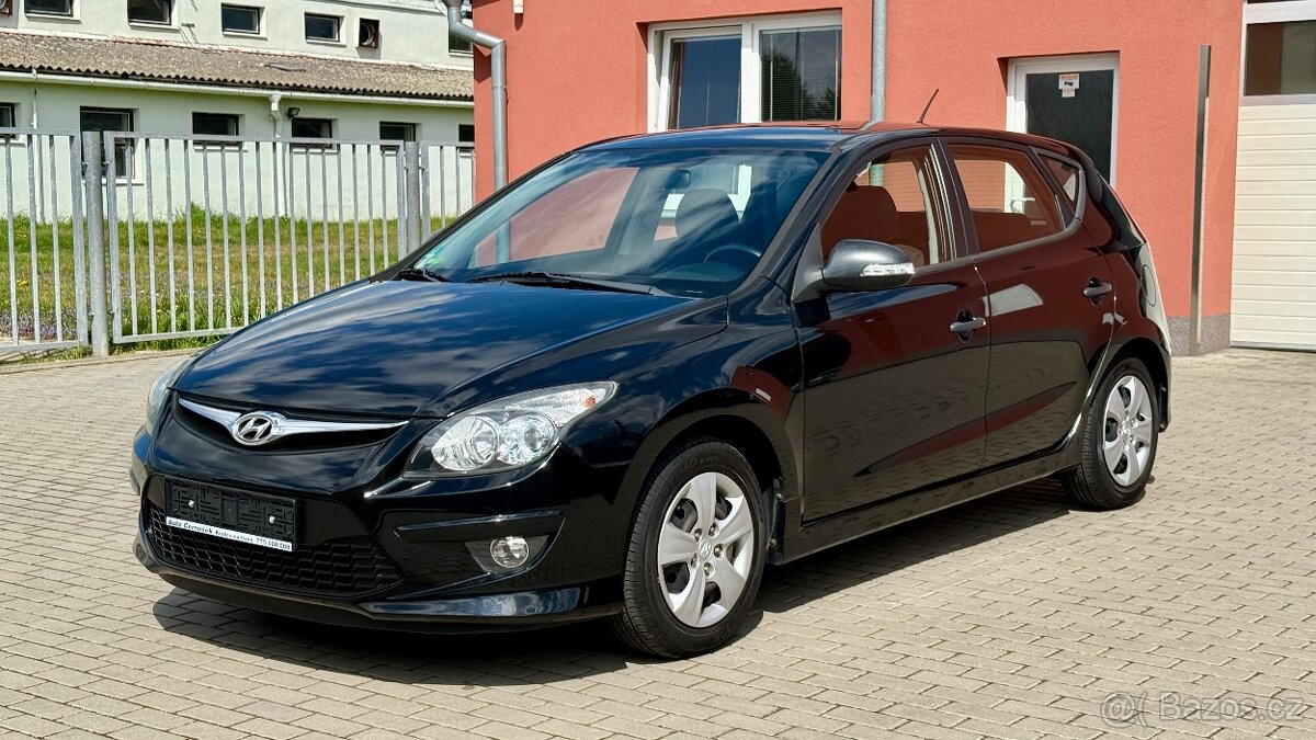 Hyundai i30 //1.4i//80kW//1.MAJITELKA//70TKM//SERVIS//