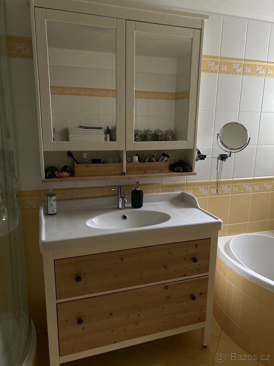 Koupelnová skříňka