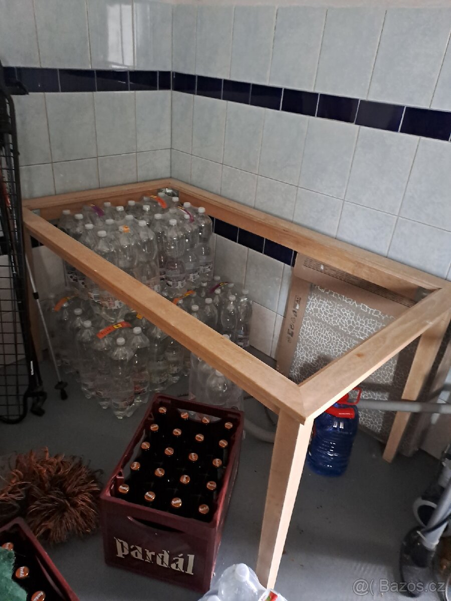 Prodám jídelní stůl