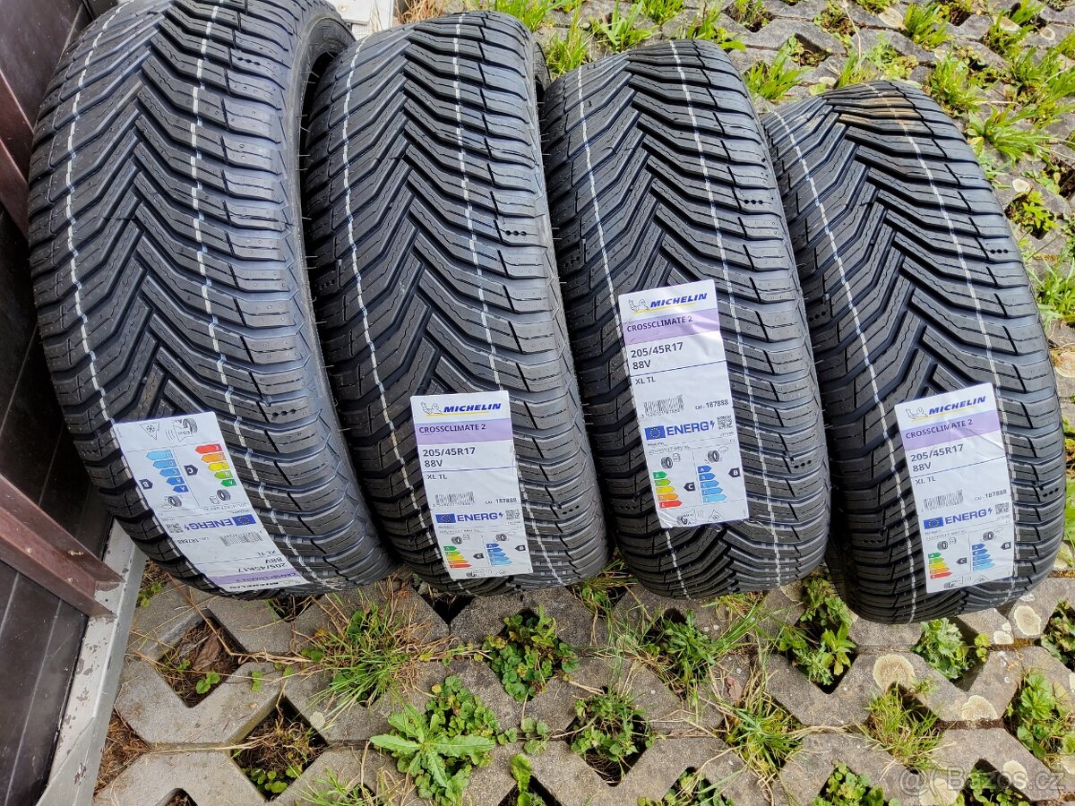 Nové pneu Michelin CROSSCLIMATE2 205/45R17