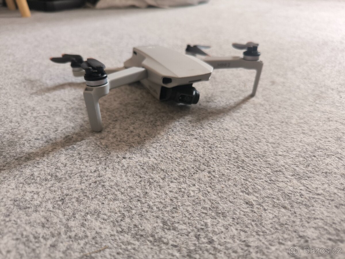 Dron DJI mini 2 a příslušenství