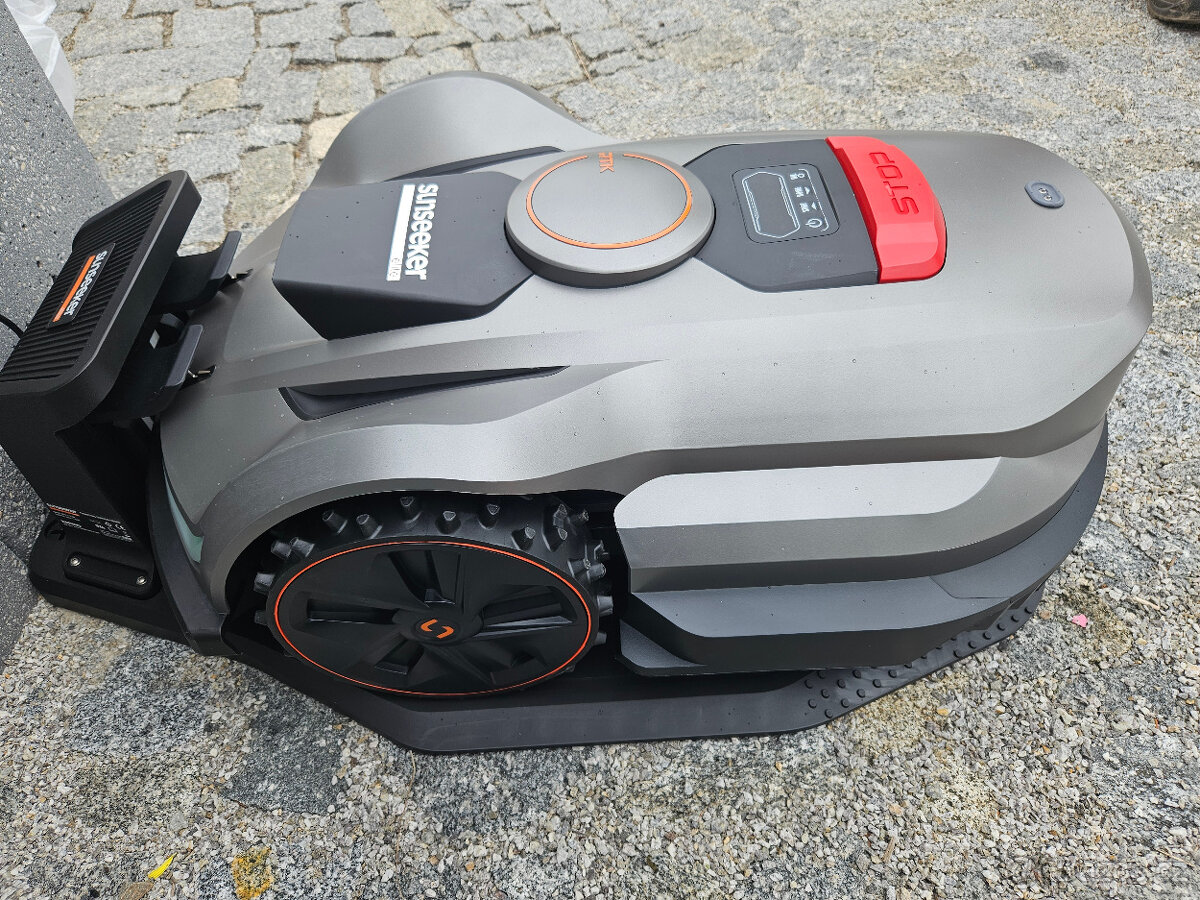Bezdrátová robotická sekačka Sunseeker X7 PLUS