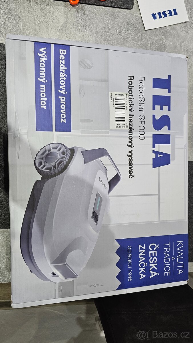 Robotický bazénový vysavač