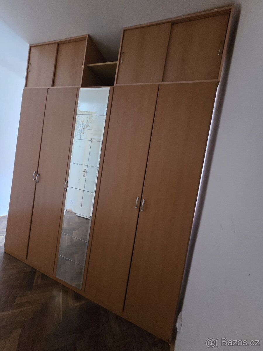 Daruji skříně za odvoz