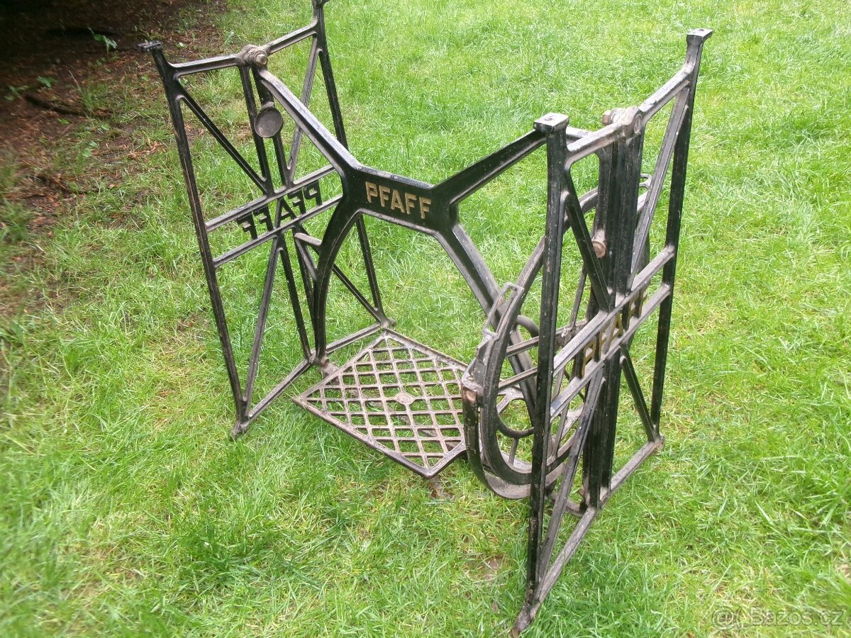 prodám velký plechový kufřík s nářadím zn.BOSCH a další.....