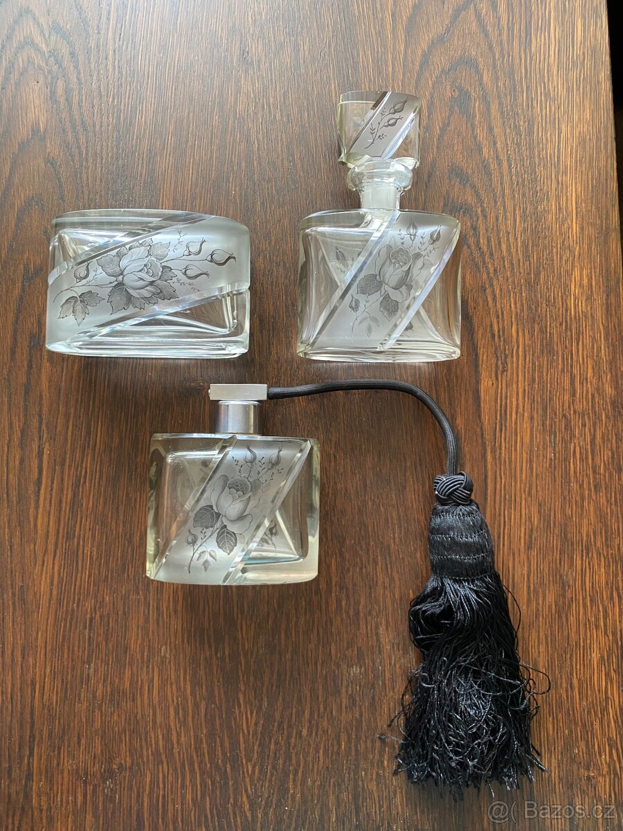 Starožitná toaletní souprava