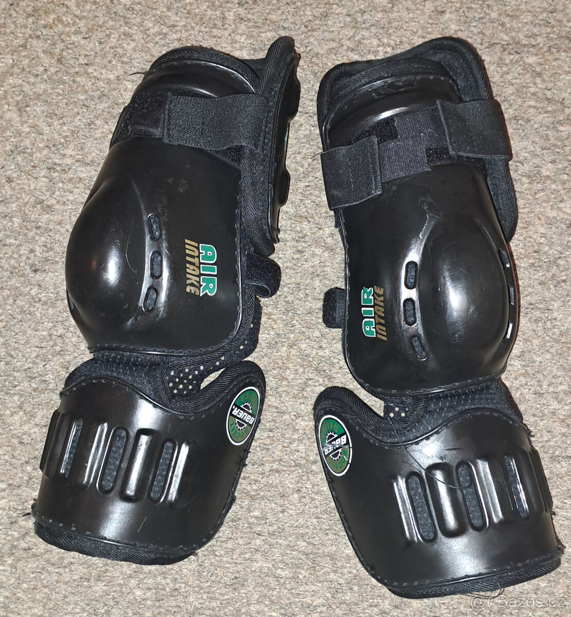 Hokejové chrániče loktů