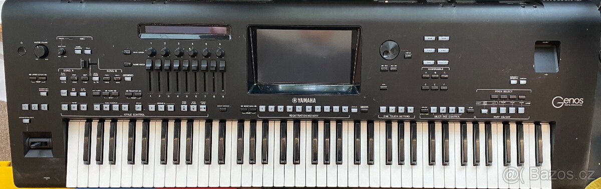 Yamaha Genos - bezvadný stav, základní set, volitelně stojan