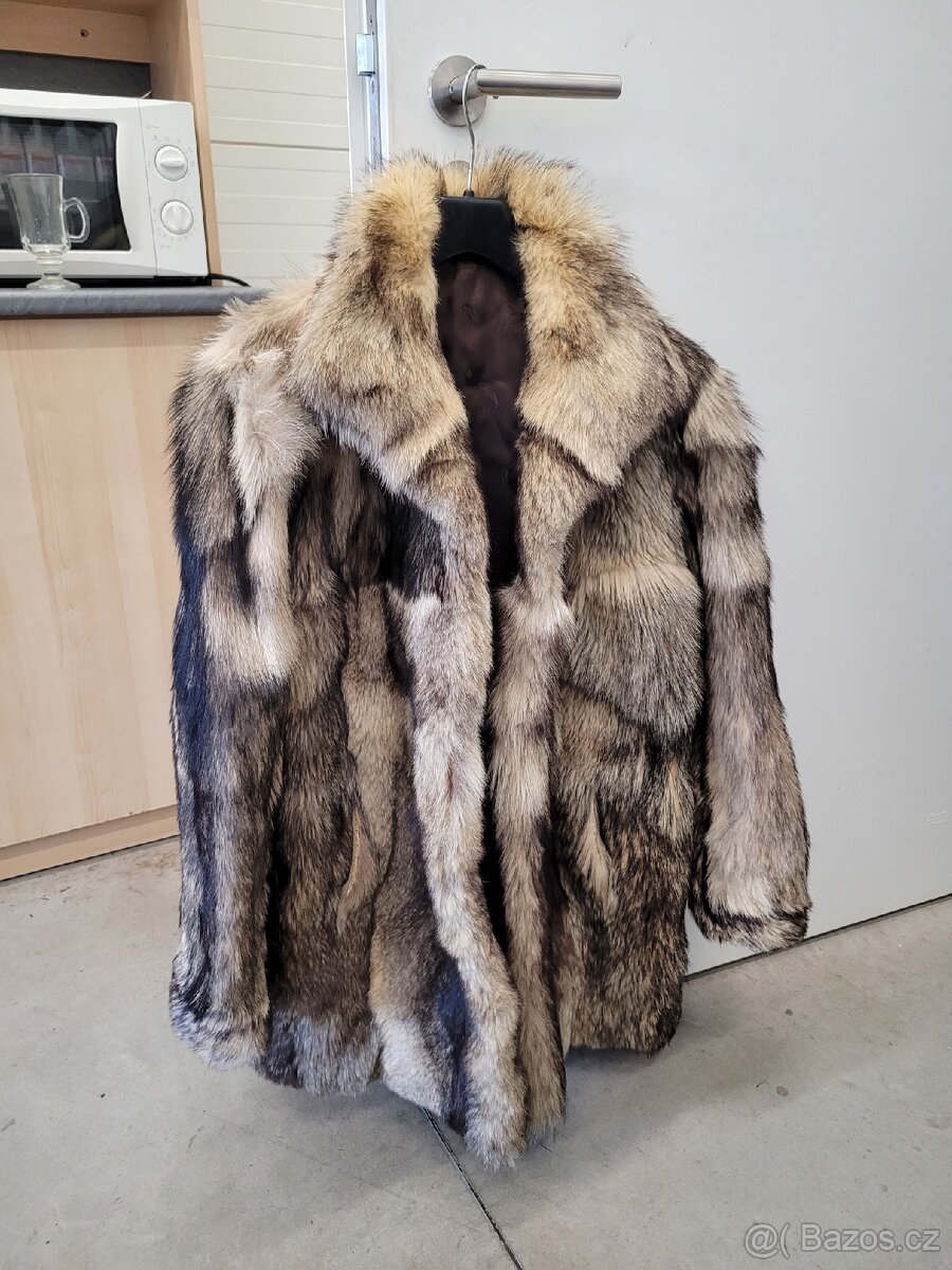 Dámský pravý kožich ( myslím z vlka )