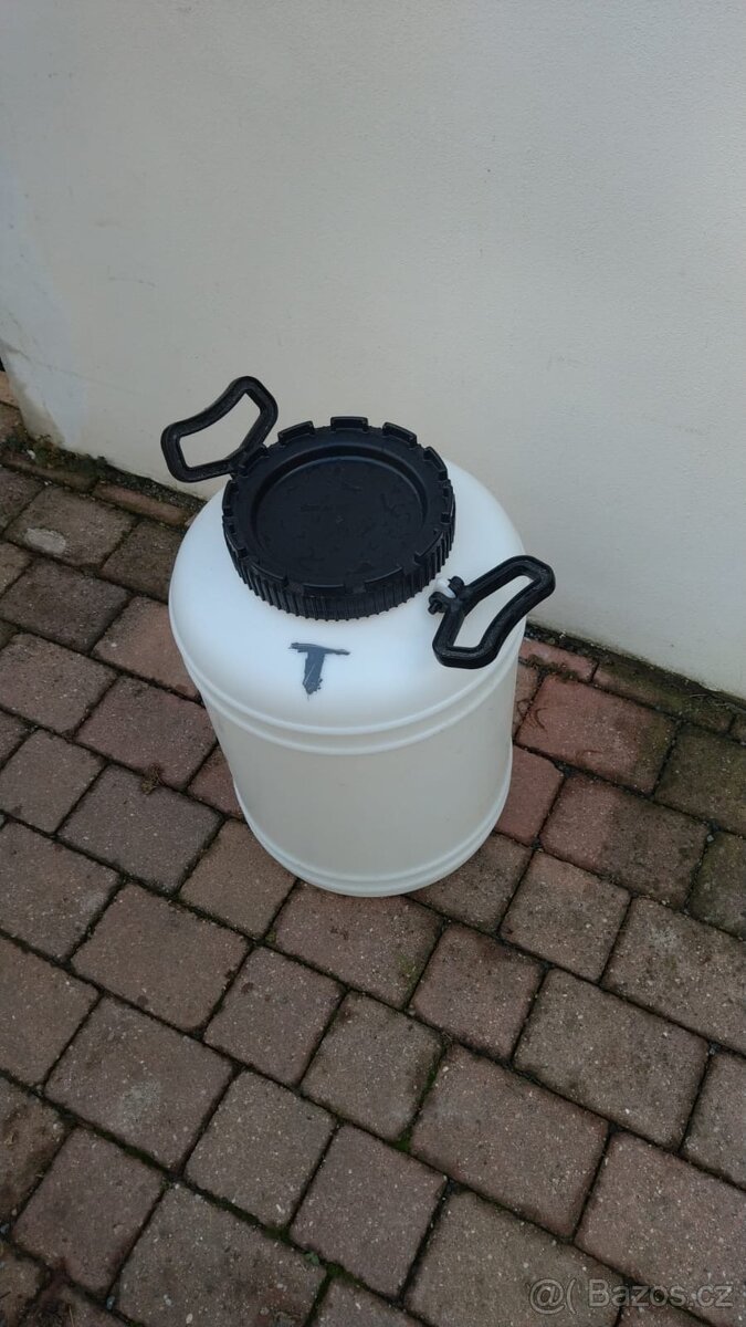 Plastové sudy 50l