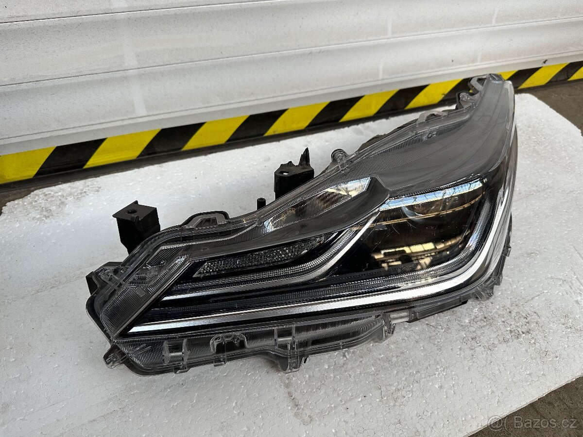 Levé přední světlo Toyota Corolla E21