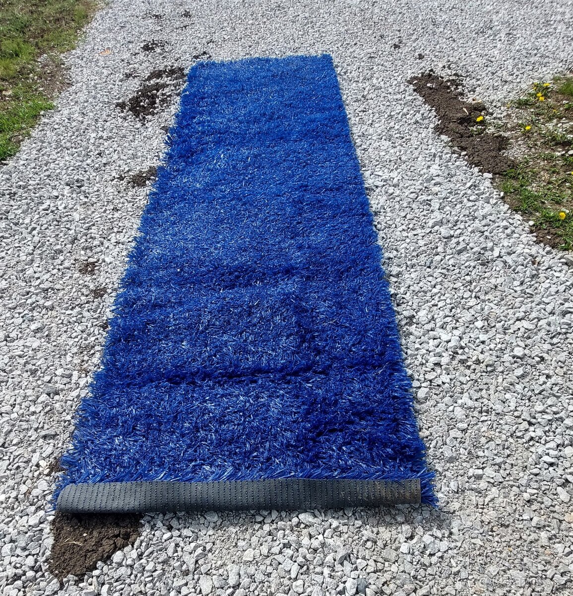 Prodám modrý plastový koberec - 300 Kč