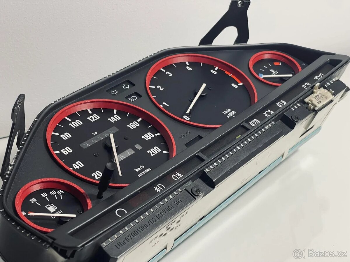BMW E30 - Kroužky do budíku