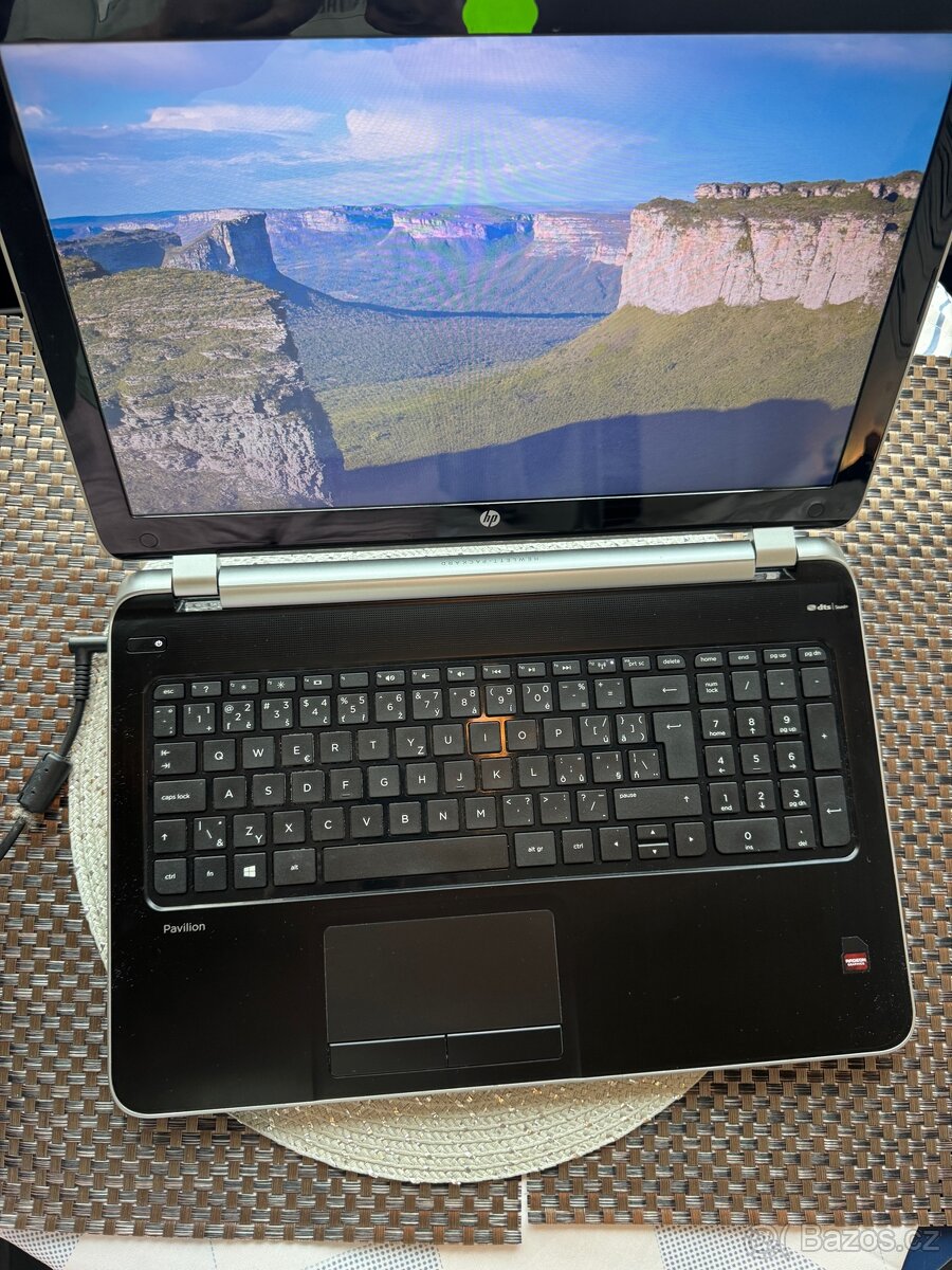 Prodám notebook HP Pavilon 15,6", AMD, 8GB, 256GB SSD