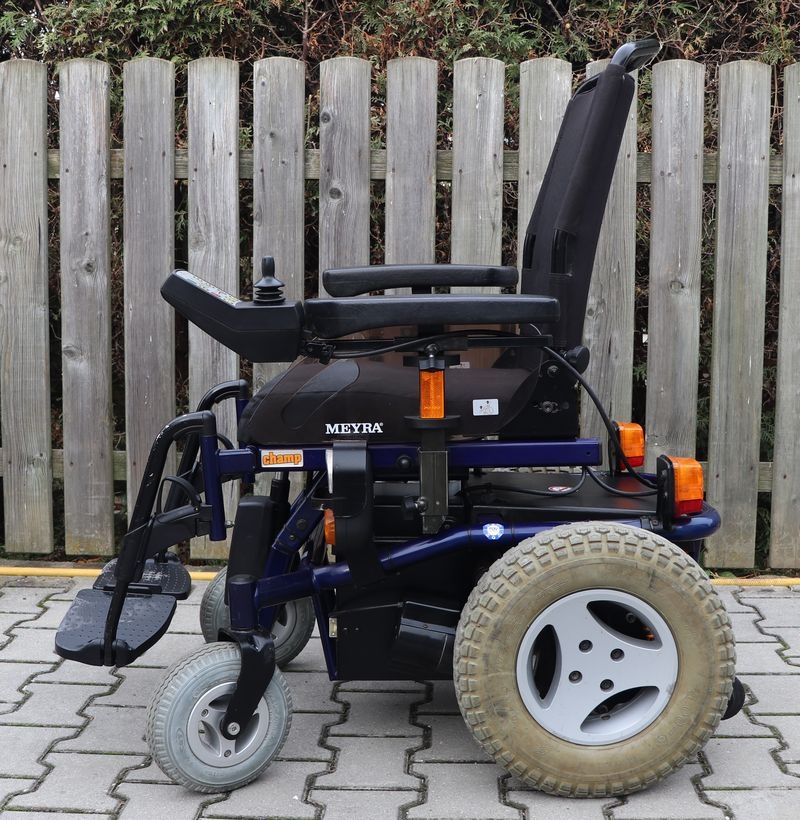 Elektrický invalidní vozík Meyra Champ s liftem.