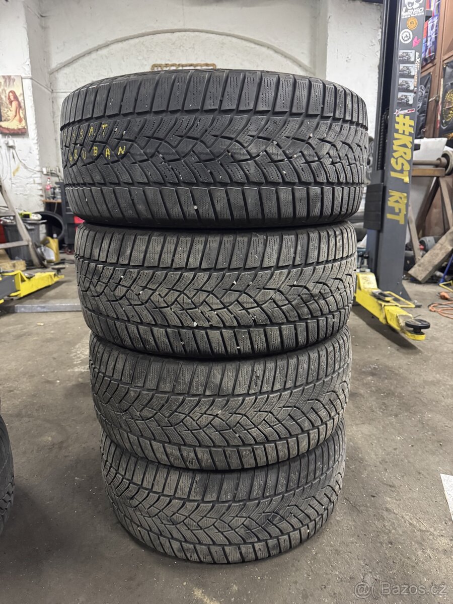 Gumy 235/45/17Goodyear Ultra Grip