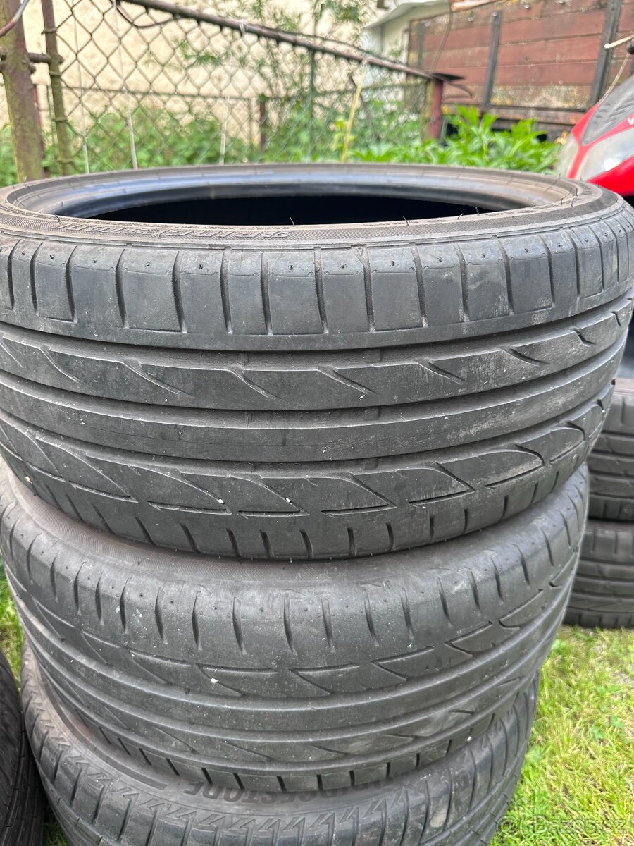 2ks letních pneu 225/40 R18 - Bridgestone