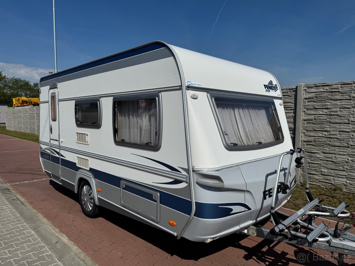 Fendt Saphir 2006 se stanem a výklopným nosičem kol THULE