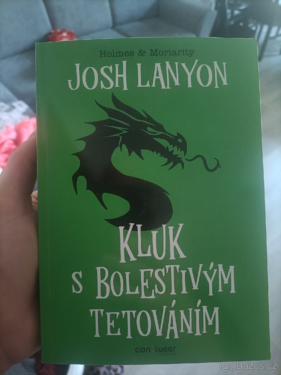 Kluk s bolestivým tetováním