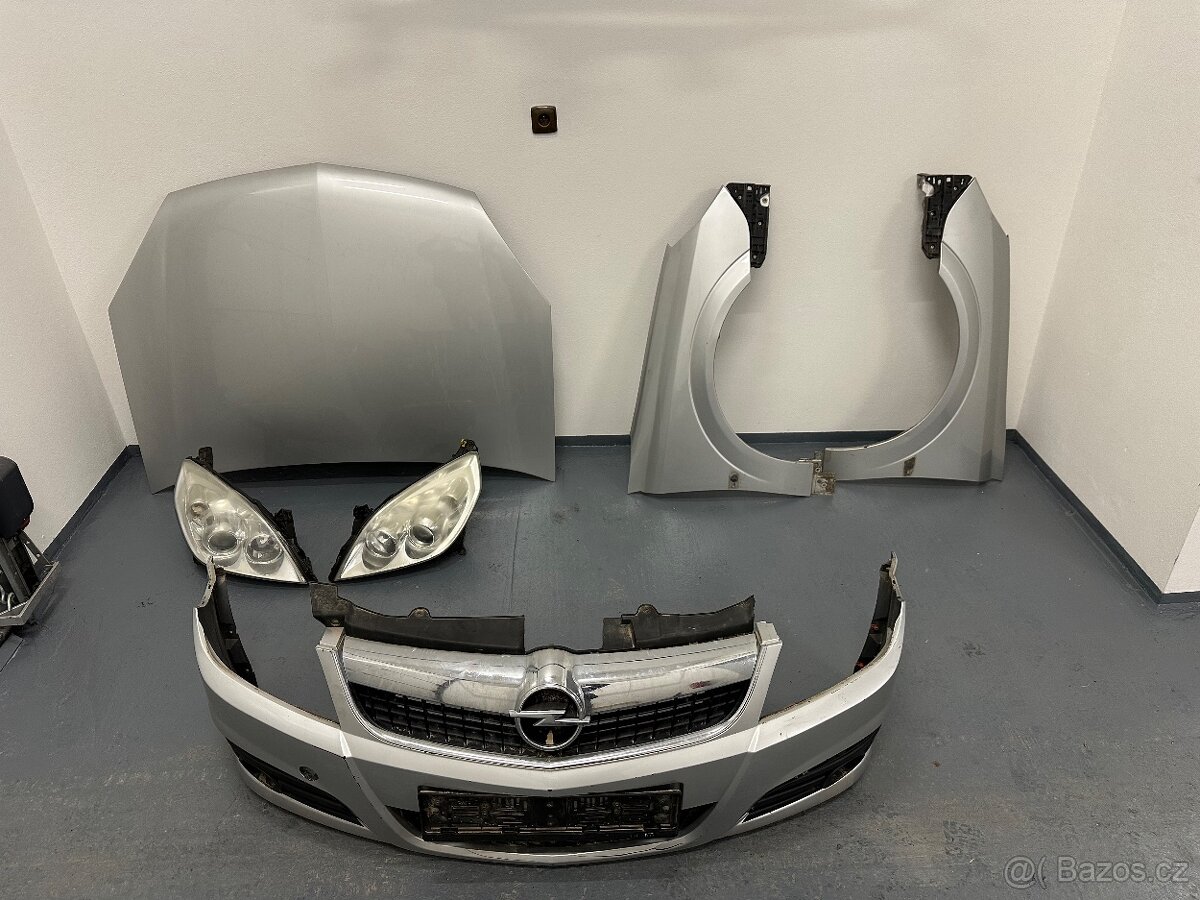 Opel Vectra C facelift přední část vozidla