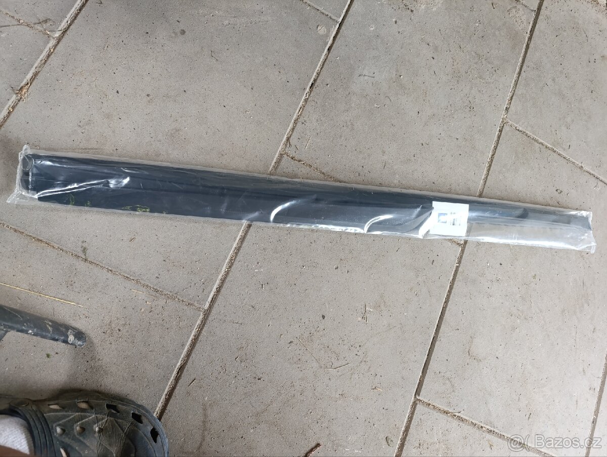BOČNÍ OCHRANNÉ LIŠTY NA DVERE HYUNDAI