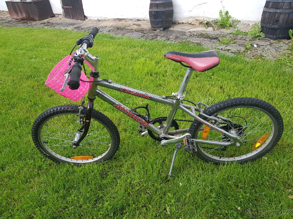 Dívčí kolo velikost 20
