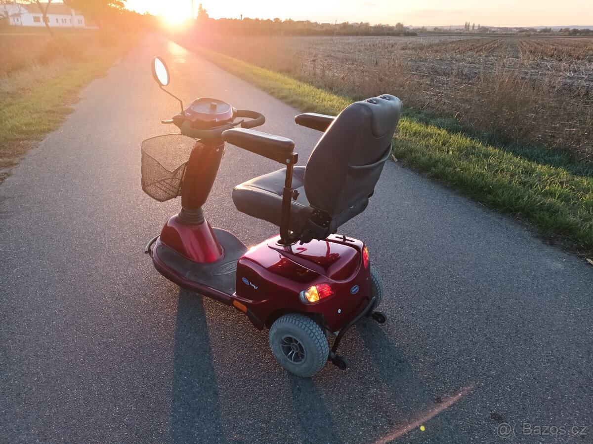 Elektrický skútr pro seniory Invacare Auriga 10