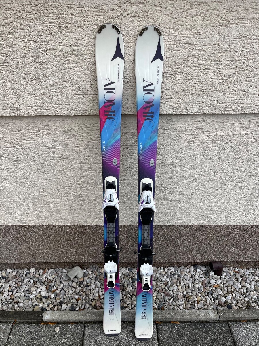 Zánovní dámské lyže ATOMIC 152 cm