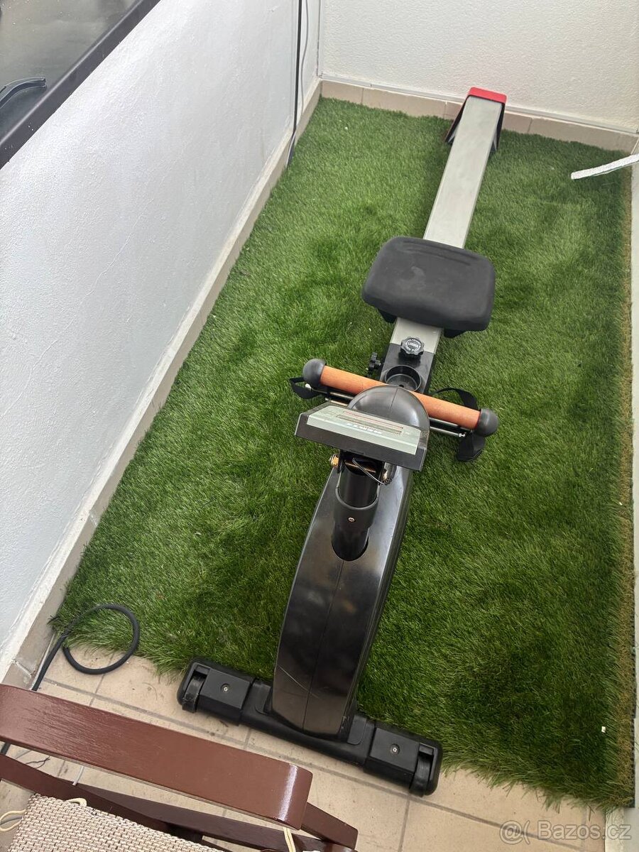 Veslovací trenažér pro vnitřní fitness