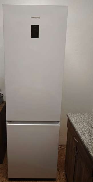 Chladnička s mrazničkou Samsung RB36T675CWW/EF bílá