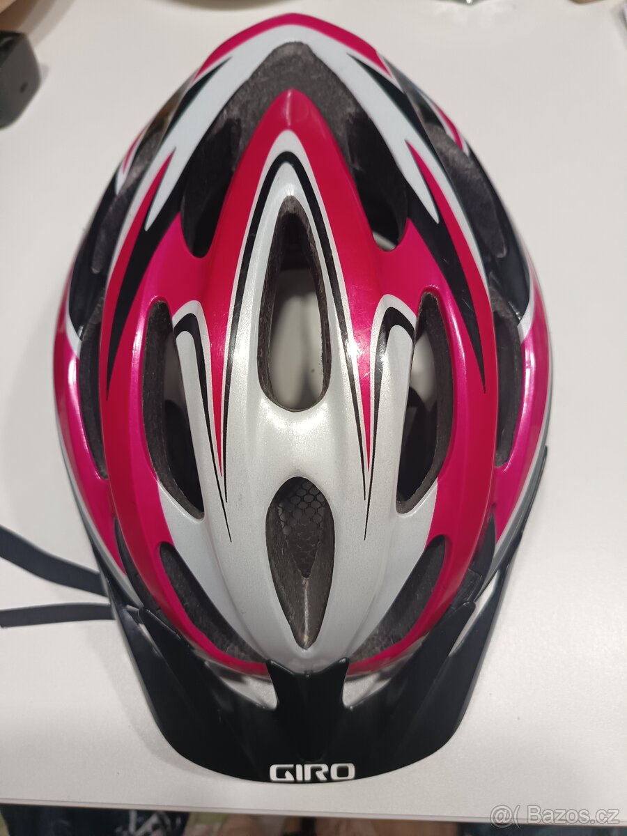 Cyklistická helma Giro