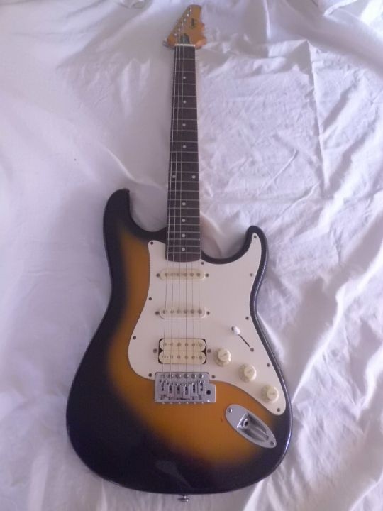 Pěkná starší Elektrická Kytara EPIPHONE - Model S 210 / VS