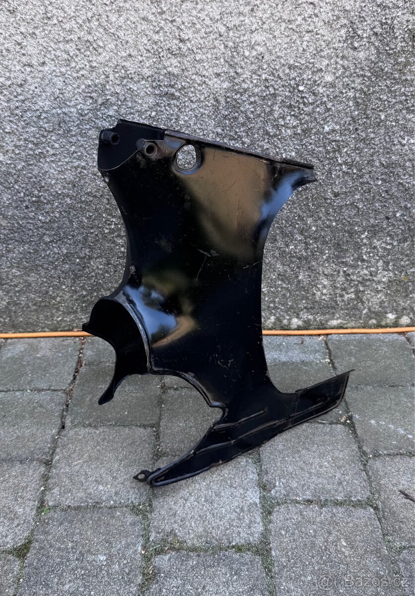 ČZ 125 175 250 - podsedlové plechy