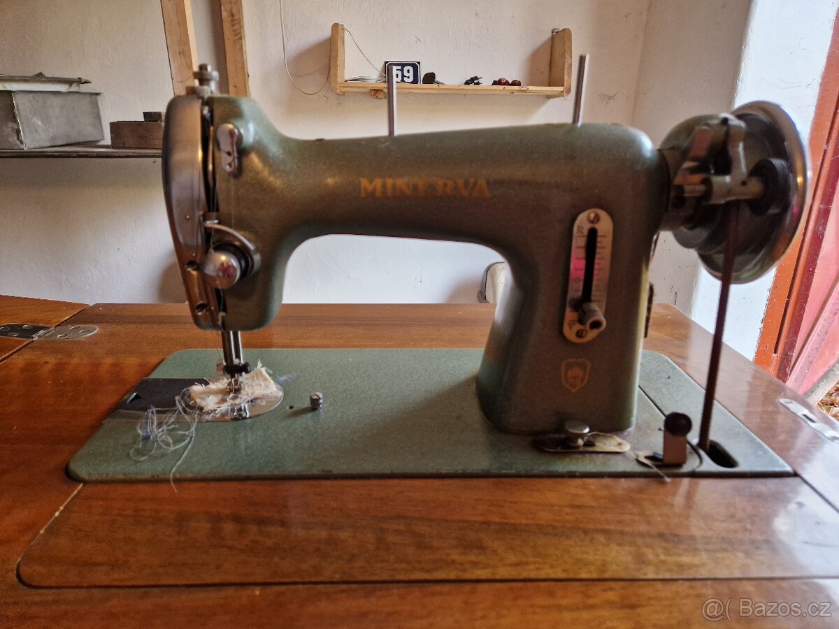 Šicí stroj Minerva