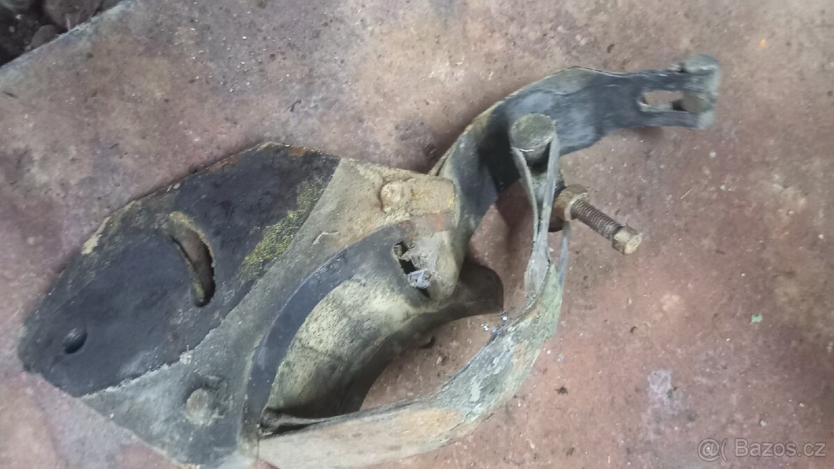 Zetor 25-držák dynama