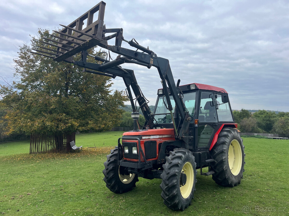 Zetor 5340 s čelním nakladačem s SPZ