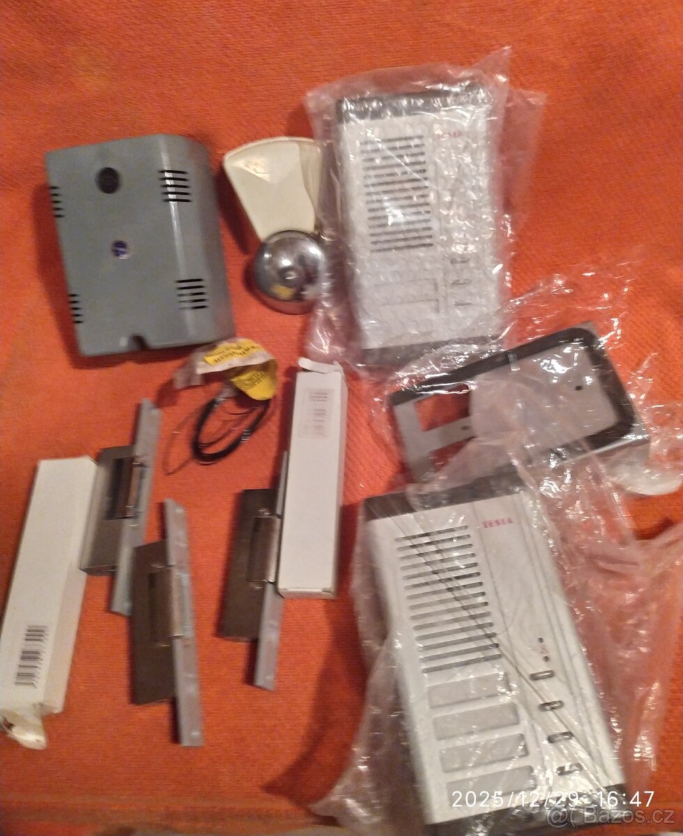 Nabízím elektr. vrátníky, sítový napaječ, el. zámky dveří