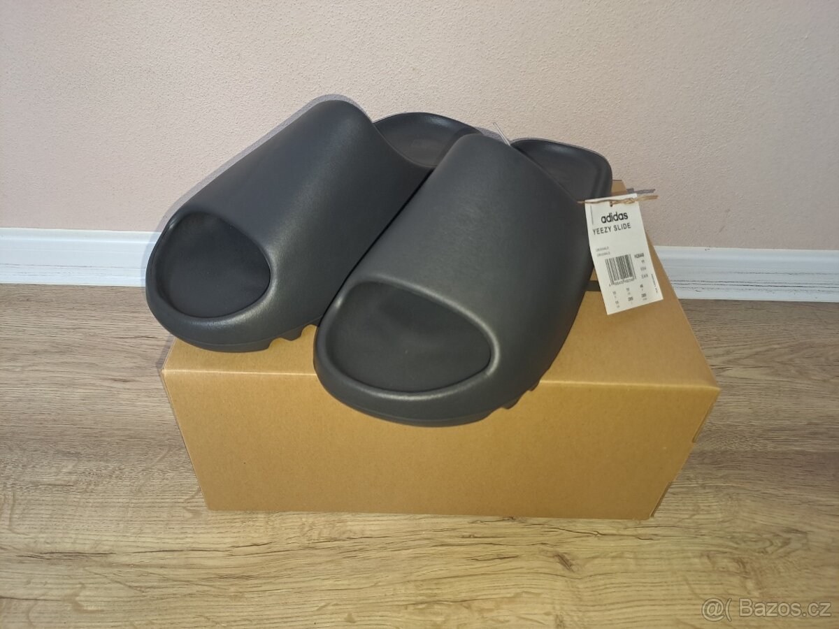 Yeezy Slide Onyx - DSWT 46