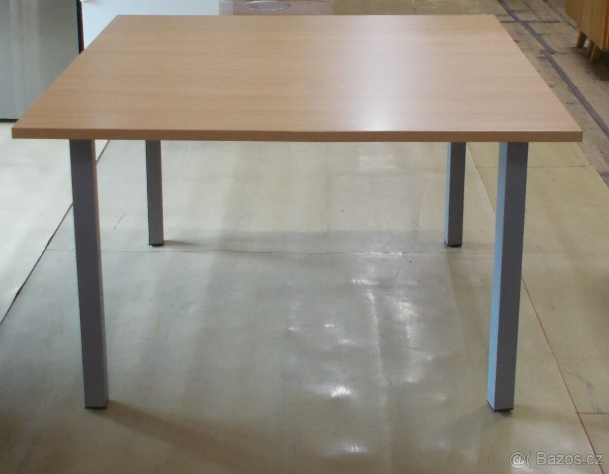 Stůl kancelářský