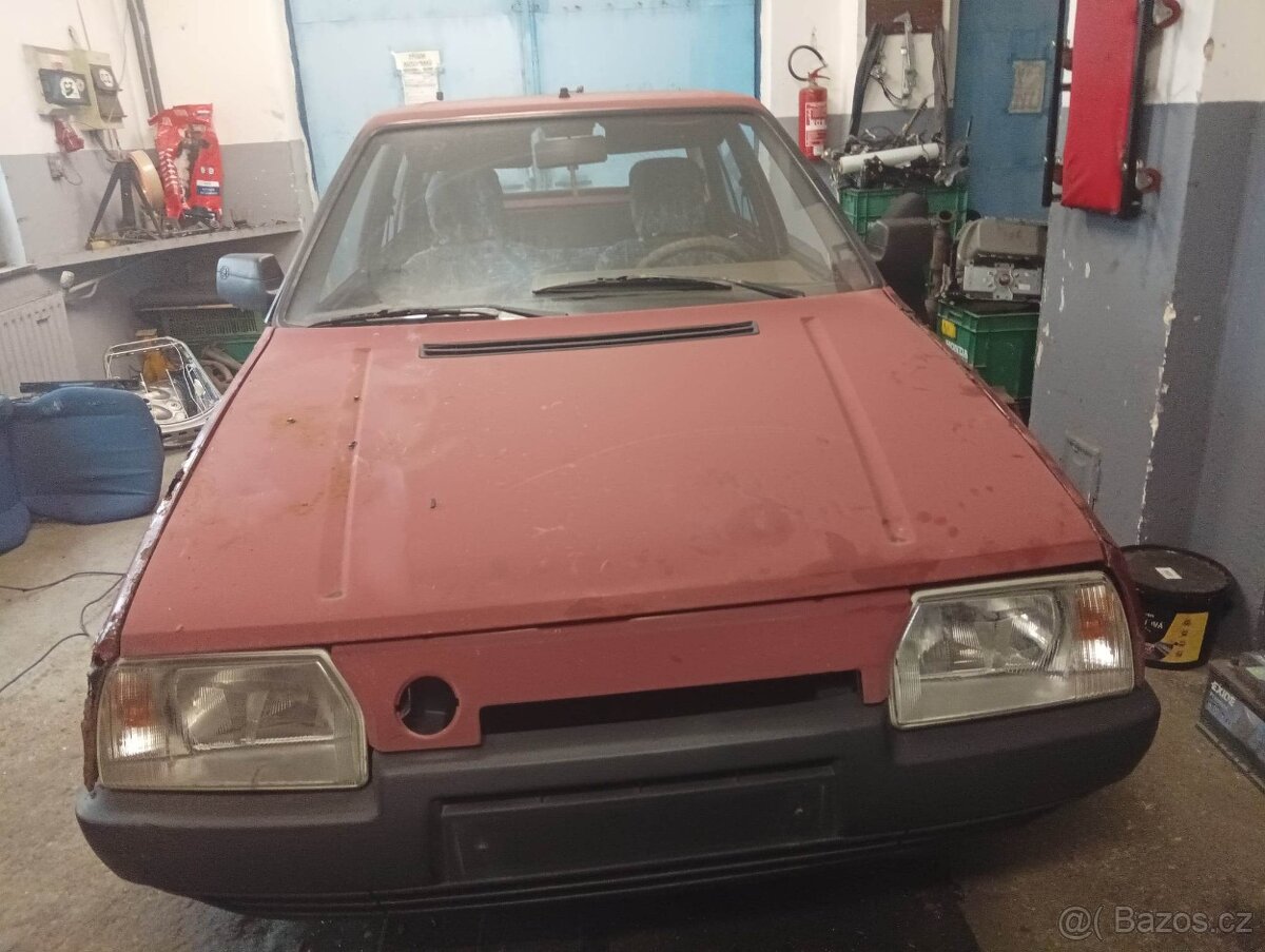 Škoda Favorit 136 L r.v. 1989 červená  tmavá