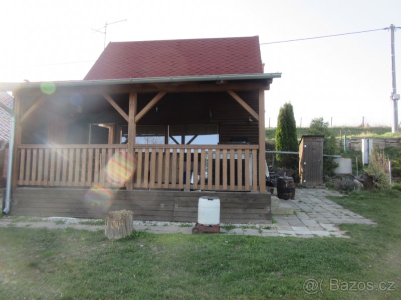 Velké Bílovice-pronájem chaty s loďkou