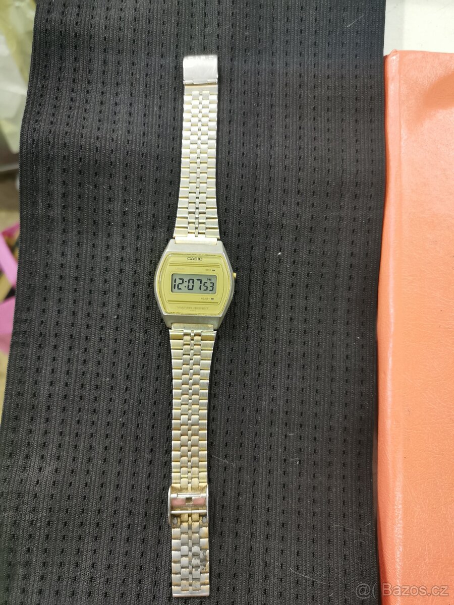 Retro hodiny Casio