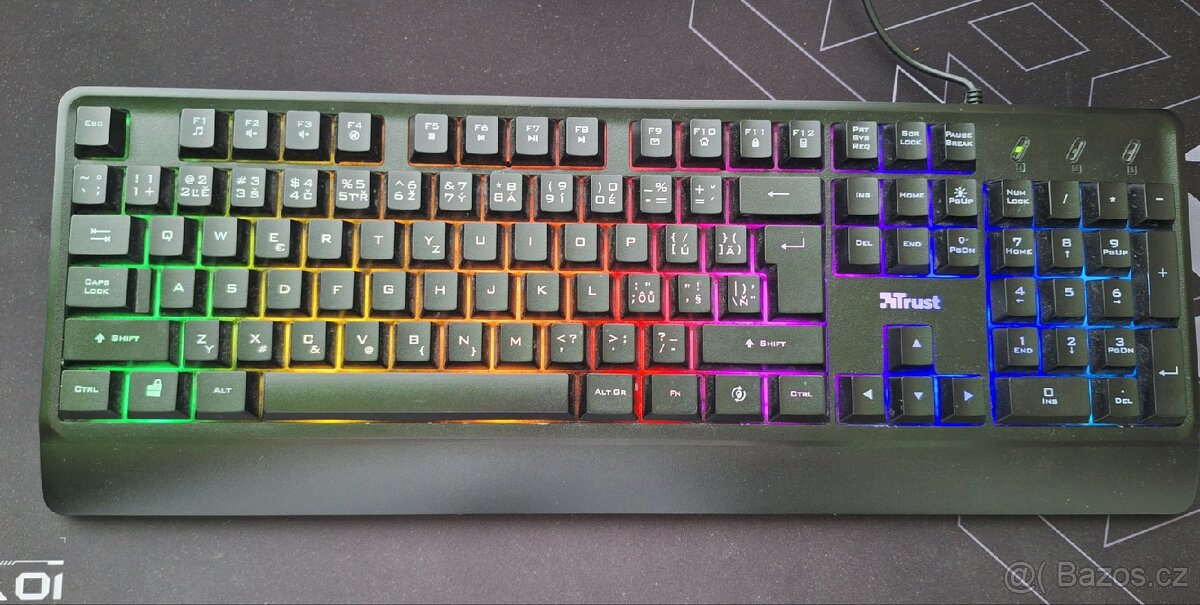 Herní klávesnice Trust s RGB podsvícením – plně funkční
