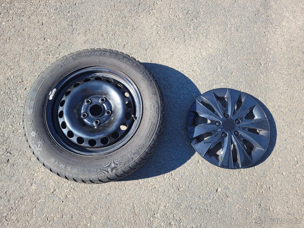 Zimní pneu 4x s plecháči a kryty 195/65 r15