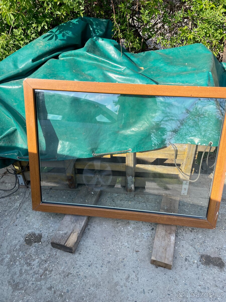 Fixní okno 138 x 99 cm