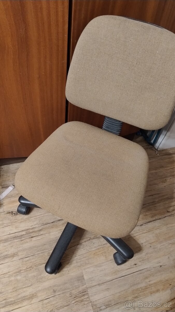Dětská kolečková židlle